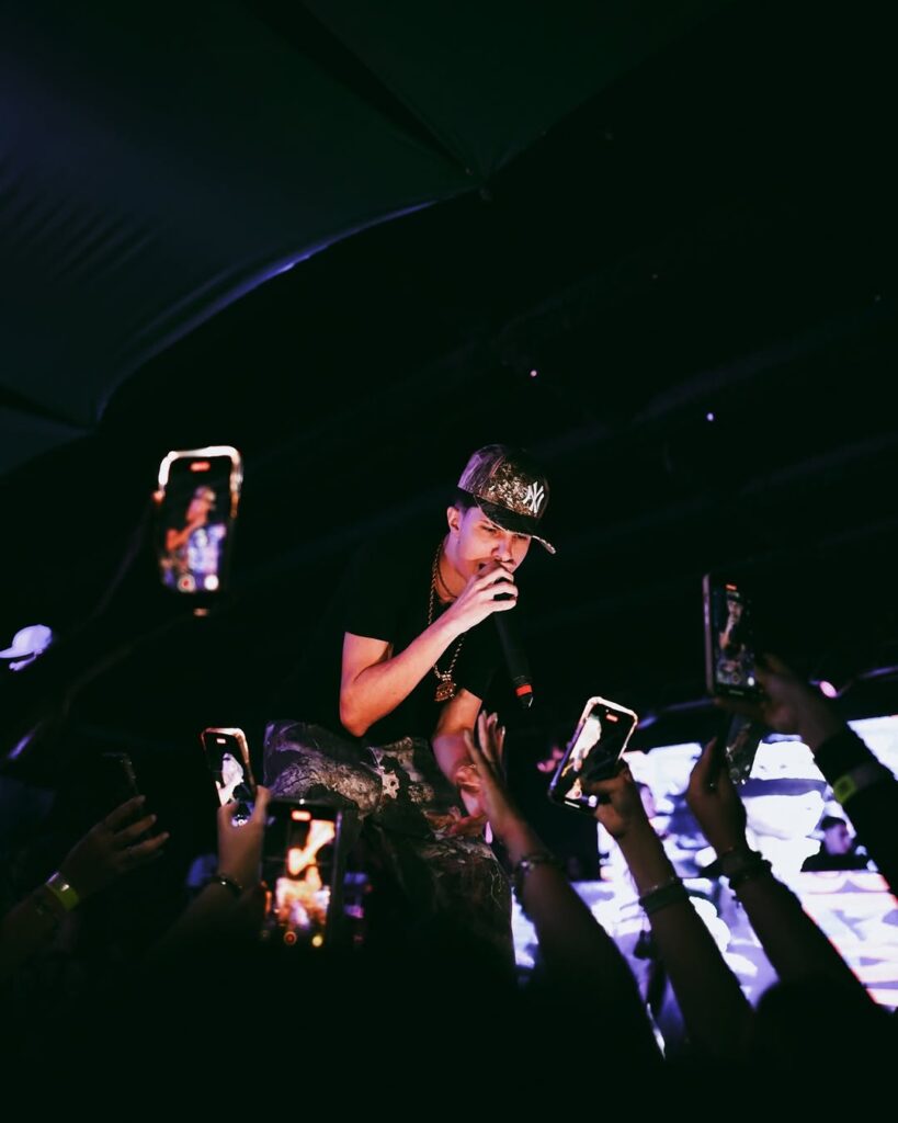 Corre em silêncio, Vitória no barulho. (1)